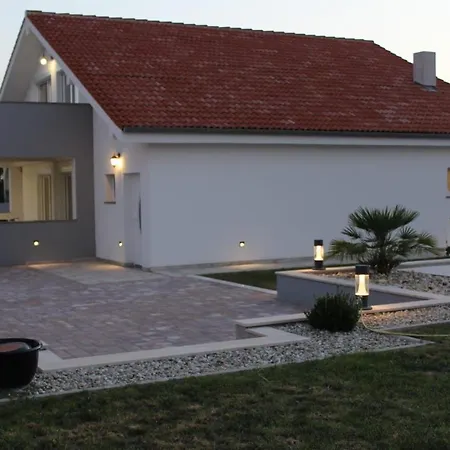 Jela Villa Policnik